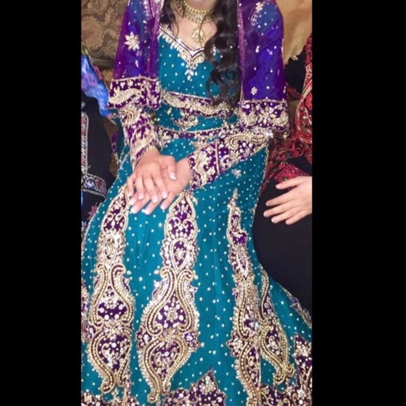 Beautiful fully beaded Indian gown! Worn once! - Picture 3 of 3